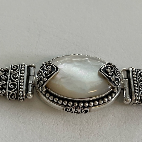 Ornate Indonesian Mother of Pearl Bracelet - Picture 6 of 12